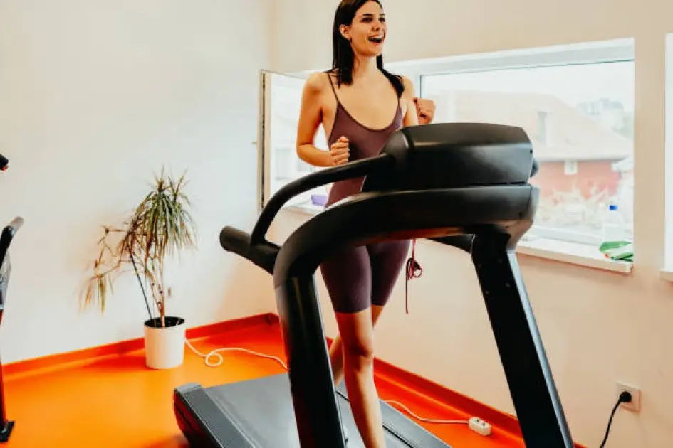 Comparison of cardio exercises at home versus gym workouts, highlighting benefits of both options.